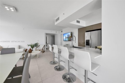 Condo in Hallandale Beach, Florida, 3 bedrooms  № 2384501 - photo 11