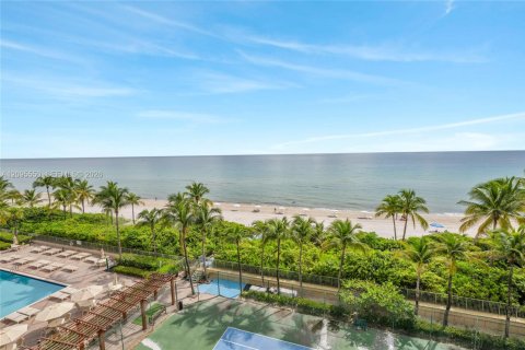 Condo in Hallandale Beach, Florida, 3 bedrooms  № 2384501