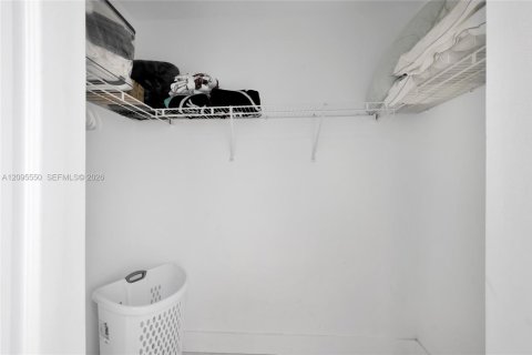 Condo in Hallandale Beach, Florida, 3 bedrooms  № 2384501 - photo 21