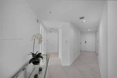 Condo in Hallandale Beach, Florida, 3 bedrooms  № 2384501 - photo 20
