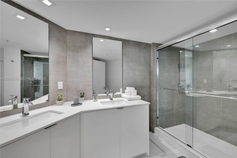 Condo in Hallandale Beach, Florida, 3 bedrooms  № 2384501 - photo 17
