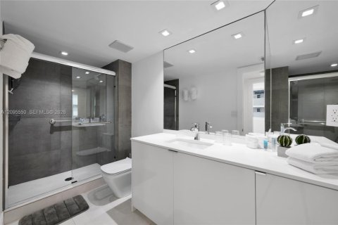 Condo in Hallandale Beach, Florida, 3 bedrooms  № 2384501 - photo 19