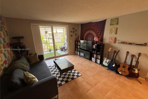 Condo in Lauderhill, Florida, 1 bedroom  № 1954501 - photo 15
