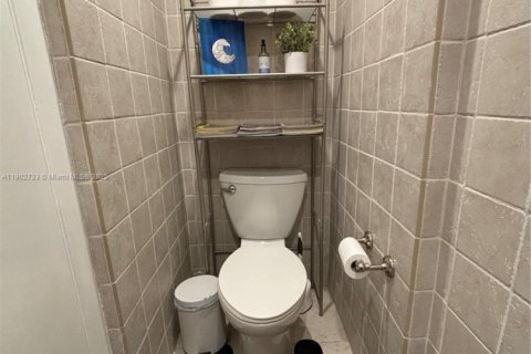 Condo in Lauderhill, Florida, 1 bedroom  № 1954501 - photo 12