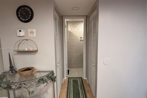 Condo in Lauderhill, Florida, 1 bedroom  № 1954501 - photo 9
