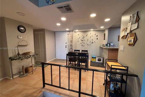 Condo in Lauderhill, Florida, 1 bedroom  № 1954501 - photo 8