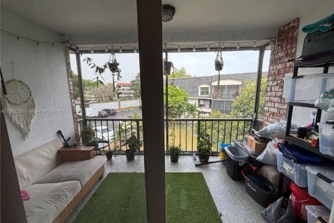 Condo in Lauderhill, Florida, 1 bedroom  № 1954501 - photo 17