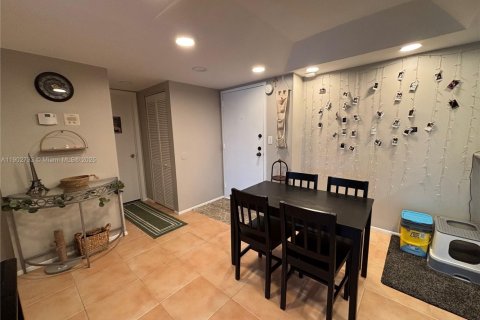 Condo in Lauderhill, Florida, 1 bedroom  № 1954501 - photo 3