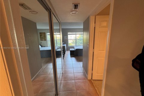 Condo in Lauderhill, Florida, 1 bedroom  № 1954501 - photo 19