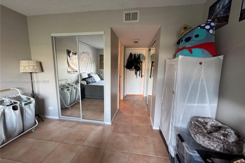 Condo in Lauderhill, Florida, 1 bedroom  № 1954501 - photo 23