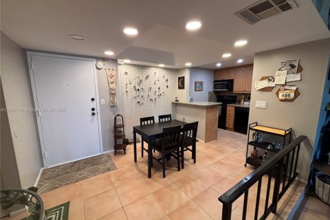 Condo in Lauderhill, Florida, 1 bedroom  № 1954501 - photo 1