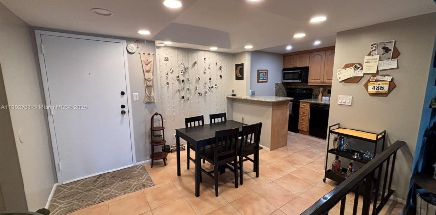 Condo in Lauderhill, Florida, 1 bedroom  № 1954501