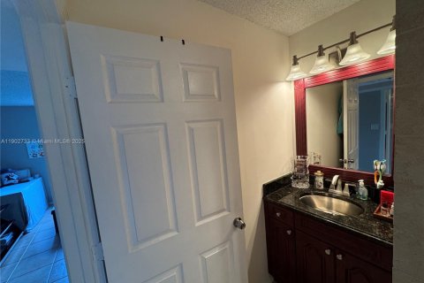 Condo in Lauderhill, Florida, 1 bedroom  № 1954501 - photo 25