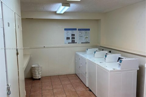 Condo in Lauderhill, Florida, 1 bedroom  № 1954501 - photo 29