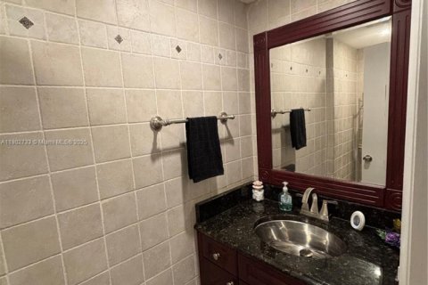 Condo in Lauderhill, Florida, 1 bedroom  № 1954501 - photo 10