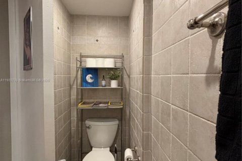 Condo in Lauderhill, Florida, 1 bedroom  № 1954501 - photo 11