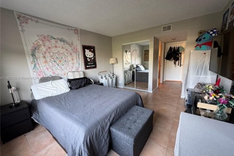 Condo in Lauderhill, Florida, 1 bedroom  № 1954501 - photo 20