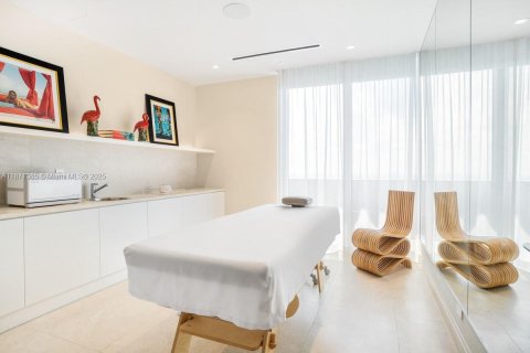 Condominio en alquiler en Miami, Florida, 1 dormitorio, 68.47 m2 № 1982481 - foto 9