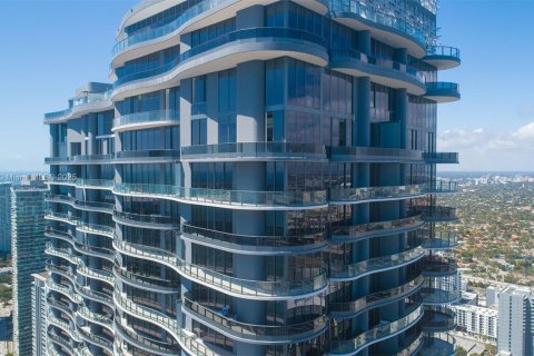 Condominio en alquiler en Miami, Florida, 1 dormitorio, 68.47 m2 № 1982481 - foto 2