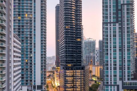Condominio en alquiler en Miami, Florida, 1 dormitorio, 68.47 m2 № 1982481 - foto 3