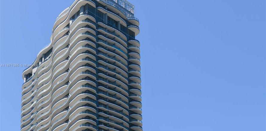 Condominio en Miami, Florida, 1 dormitorio  № 1982481