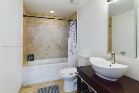 Condominio en venta en Miami, Florida, 2 dormitorios, 85.47 m2 № 1748305 - foto 9
