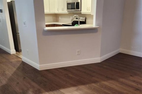 Townhouse in Dunedin, Florida 2 bedrooms, 102.19 sq.m. № 1718438 - photo 6
