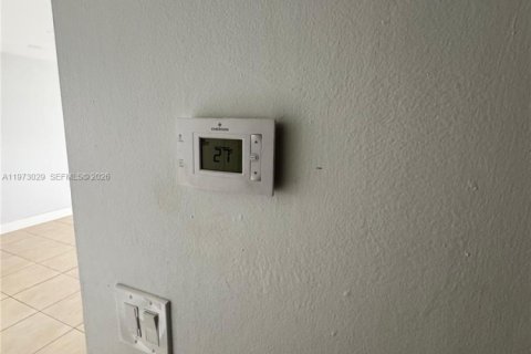 Condominio en alquiler en Lauderhill, Florida, 2 dormitorios, 81.1 m2 № 2033210 - foto 8