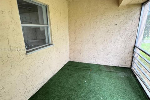 Condominio en alquiler en Lauderhill, Florida, 2 dormitorios, 81.1 m2 № 2033210 - foto 11