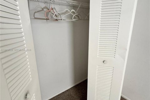 Condominio en alquiler en Lauderhill, Florida, 2 dormitorios, 81.1 m2 № 2033210 - foto 13