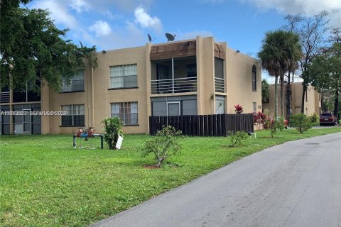 Condominio en alquiler en Lauderhill, Florida, 2 dormitorios, 81.1 m2 № 2033210 - foto 3