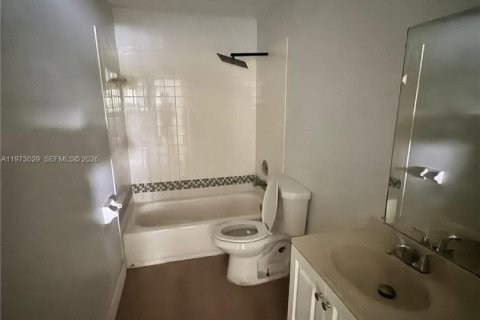 Condominio en alquiler en Lauderhill, Florida, 2 dormitorios, 81.1 m2 № 2033210 - foto 7