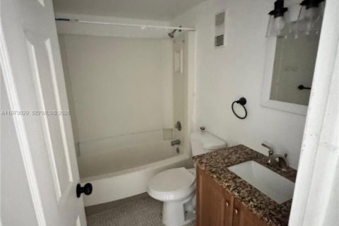 Condominio en alquiler en Lauderhill, Florida, 2 dormitorios, 81.1 m2 № 2033210 - foto 16