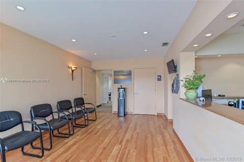 Commercial property in Hollywood, Florida № 1812308 - photo 7