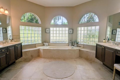 House in Lake Worth, Florida 4 bedrooms, 253.34 sq.m. № 2183256 - photo 25