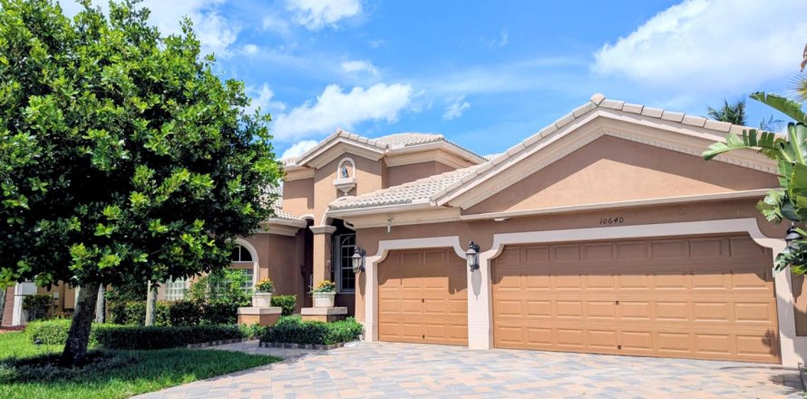 House in Lake Worth, Florida 4 bedrooms, 253.34 sq.m. № 2183256
