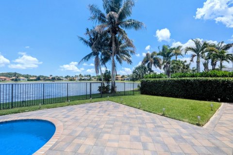 House in Lake Worth, Florida 4 bedrooms, 253.34 sq.m. № 2183256 - photo 17