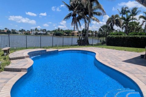 House in Lake Worth, Florida 4 bedrooms, 253.34 sq.m. № 2183256 - photo 15