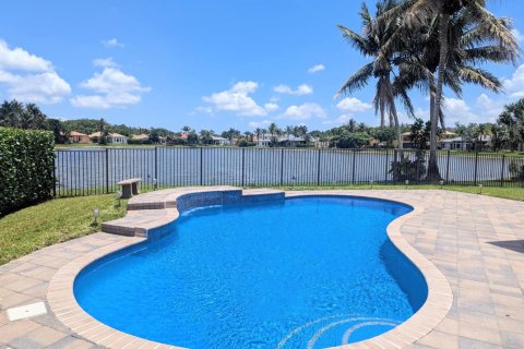 House in Lake Worth, Florida 4 bedrooms, 253.34 sq.m. № 2183256 - photo 12