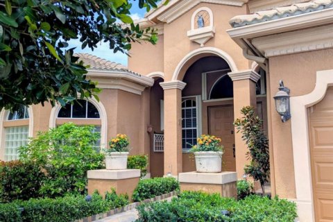 House in Lake Worth, Florida 4 bedrooms, 253.34 sq.m. № 2183256 - photo 2
