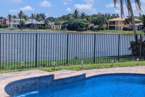 House in Lake Worth, Florida 4 bedrooms, 253.34 sq.m. № 2183256 - photo 13