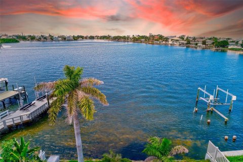 Land in Indian Rocks Beach, Florida № 1903248 - photo 1