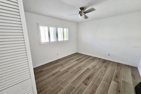 House in Largo, Florida 3 bedrooms, 243.78 sq.m. № 1716823 - photo 8