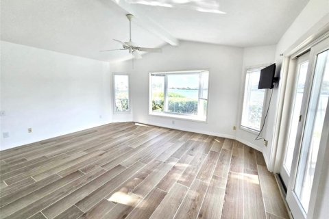 House in Largo, Florida 3 bedrooms, 243.78 sq.m. № 1716823 - photo 10