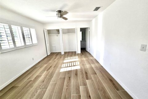 House in Largo, Florida 3 bedrooms, 243.78 sq.m. № 1716823 - photo 6