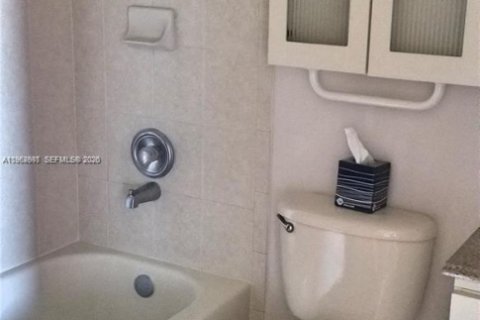 Touwnhouse à vendre à Palmetto Bay, Floride: 3 chambres, 127.28 m2 № 2024195 - photo 9