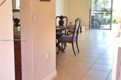 Touwnhouse à vendre à Palmetto Bay, Floride: 3 chambres, 127.28 m2 № 2024195 - photo 3