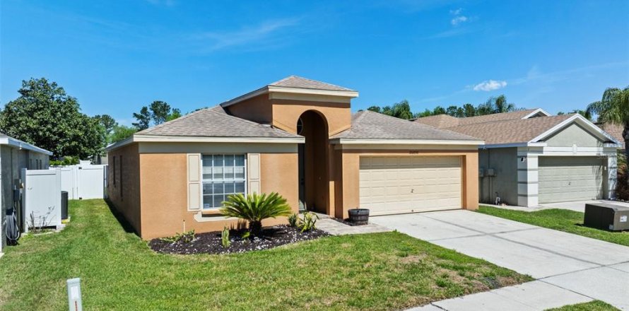 House in Wesley Chapel, Florida 3 bedrooms, 141.68 sq.m. № 1612858