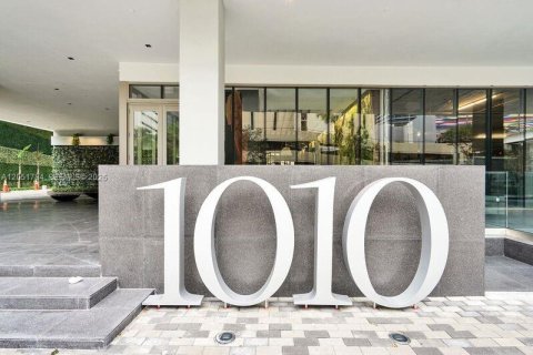 Condo in Miami, Florida, 2 bedrooms № 2193749