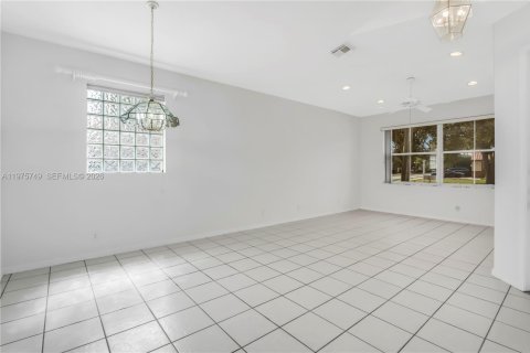 Villa ou maison à vendre à Coral Springs, Floride: 3 chambres, 203.27 m2 № 2041454 - photo 5